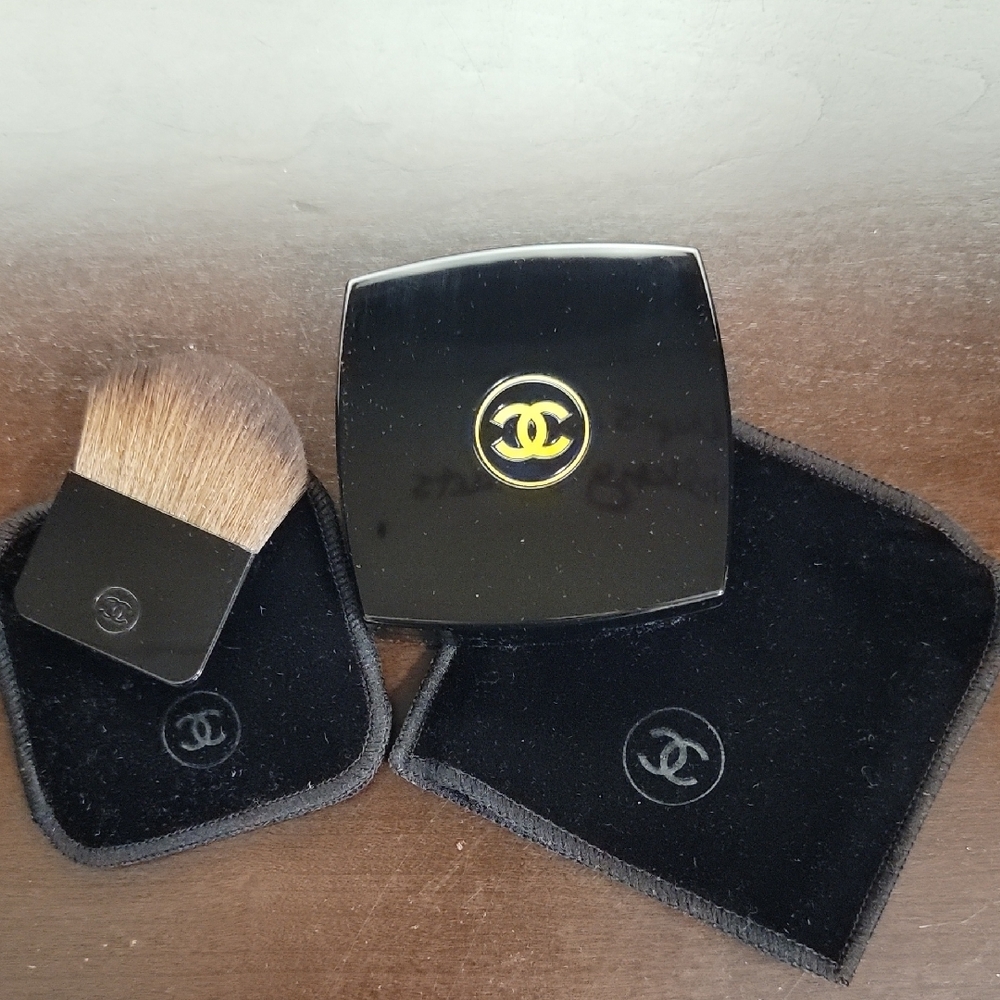 CHANEL Duo Lumiere Illuminating Powder Duo ~ Limited Edition Holiday Collection